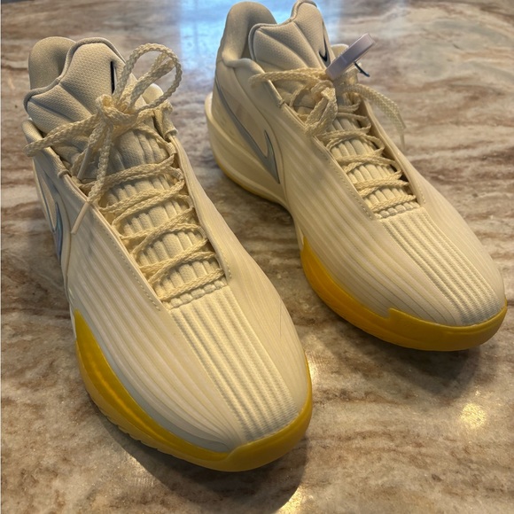 Nike Men's GT 3 Turbo Athletic Basketball Shoes - Picture 2 of 5